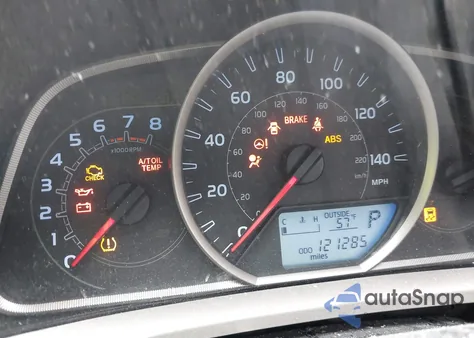 2015 Toyota Rav4 Xle z USA, uszkodzony, nr VIN JTMRFREV9FD108990